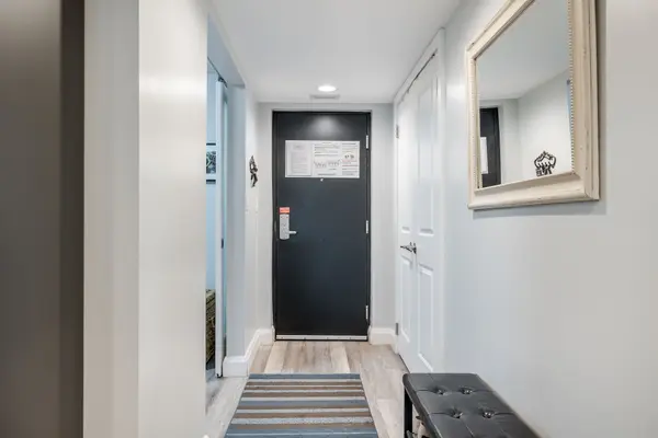 80 HORSESHOE BLVD #302, Oro-medonte, ON L4M 4Y8