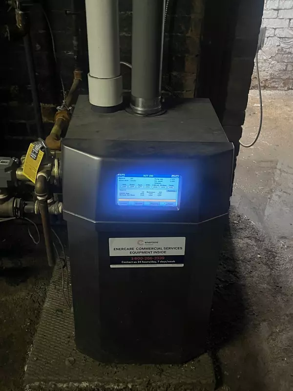 Toronto W01, ON M6K 1H5,1384 KING ST W