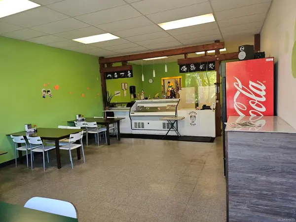 102 Island Hwy E #3, Parksville, BC V9P 2H1