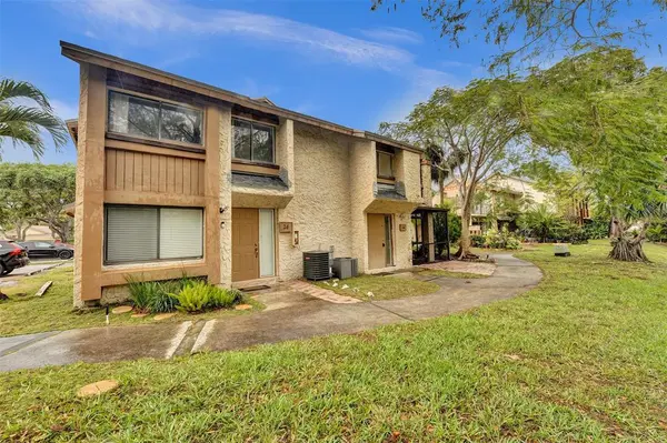 26 Wimbledon Lake Dr #248, Plantation, FL 33324