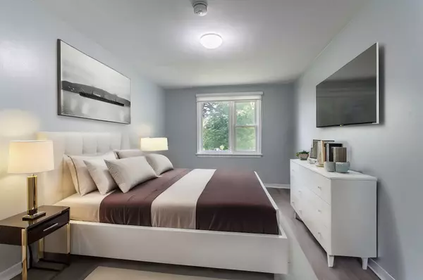 Toronto W06, ON M8V 1W1,144 Lake CRES #Main