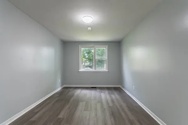 Toronto W06, ON M8V 1W1,144 Lake CRES #Main