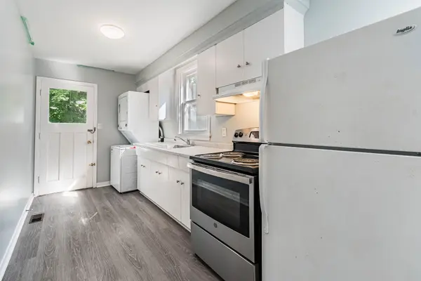 Toronto W06, ON M8V 1W1,144 Lake CRES #Main