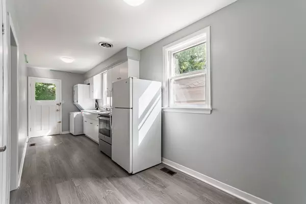 Toronto W06, ON M8V 1W1,144 Lake CRES #Main