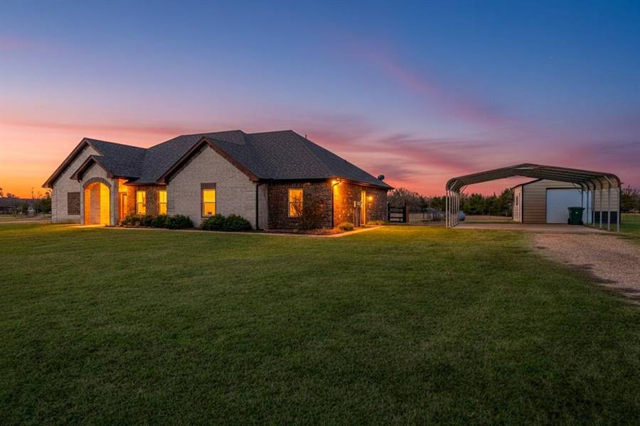 305 County Road 45800, Blossom, TX 75416