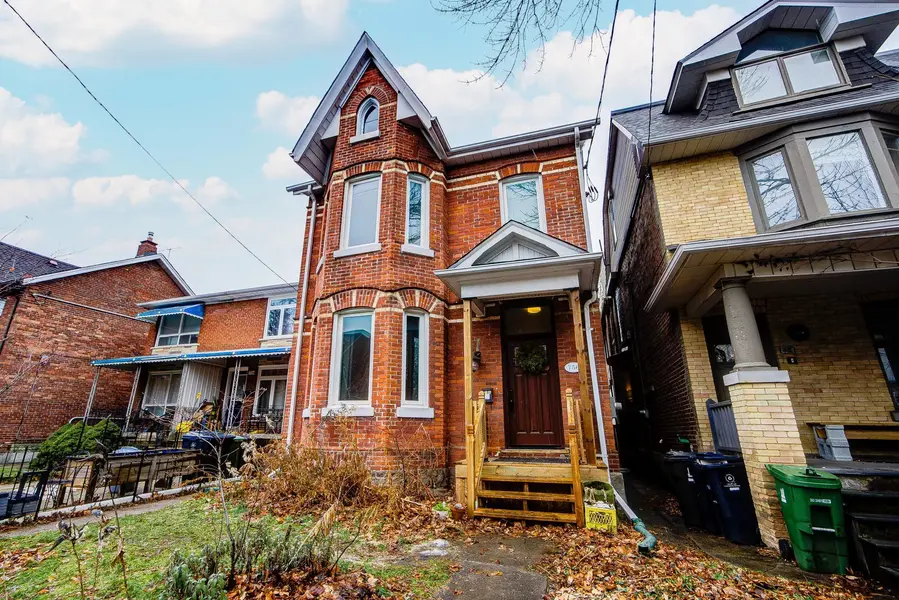 756 Eculid AVE #Main FL, Toronto C02, ON M6G 2V2