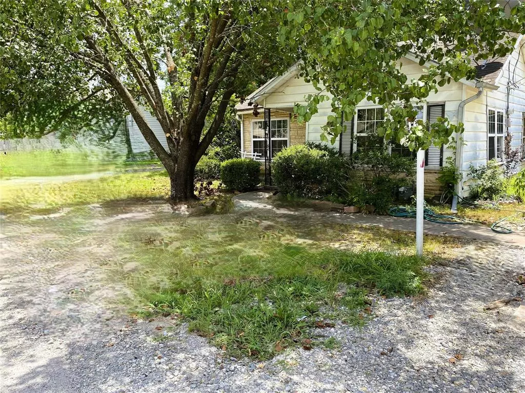 Bonham, TX 75418,815/811/817 W 12th Street #815