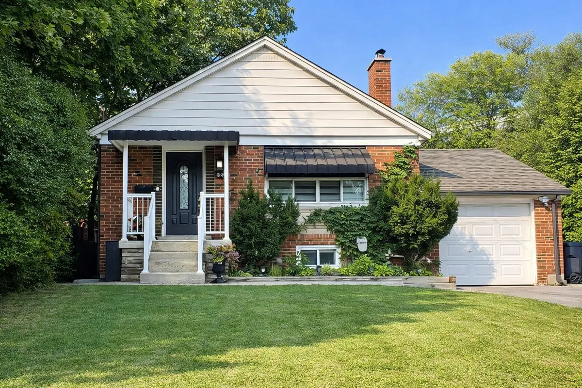 Toronto C04, ON M6A 2G1,29 Khedive AVE #2