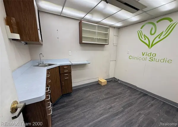 24326 W Warren ST, Dearborn Heights, MI 48127