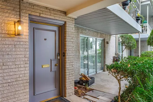 Fort Worth, TX 76116,2301 Ridgmar Plaza #17