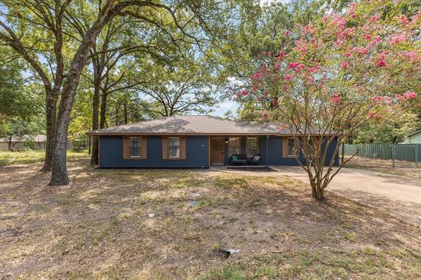 111 Woodland Trail,  Gun Barrel City,  TX 75156