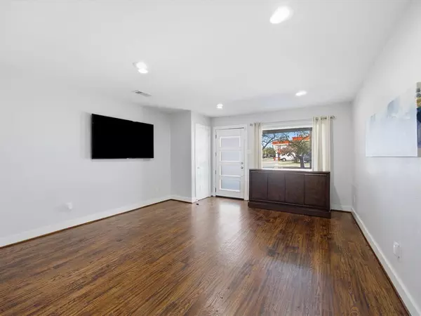 Farmers Branch, TX 75234,13906 Dennis Lane