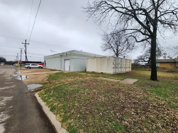 Cleburne, TX 76033,607 S Main Street