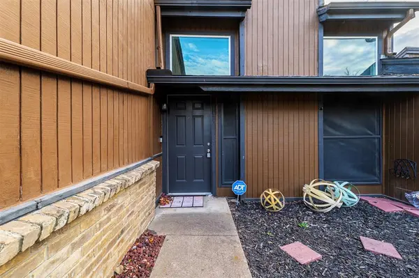 Fort Worth, TX 76112,5624 Oak View Drive