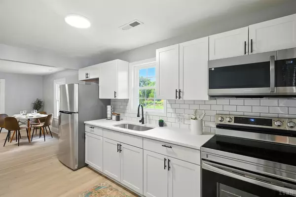 Madison Heights, VA 24572,212 main ST