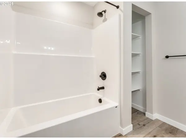 Portland, OR 97236,14362 SE KNIGHT ST