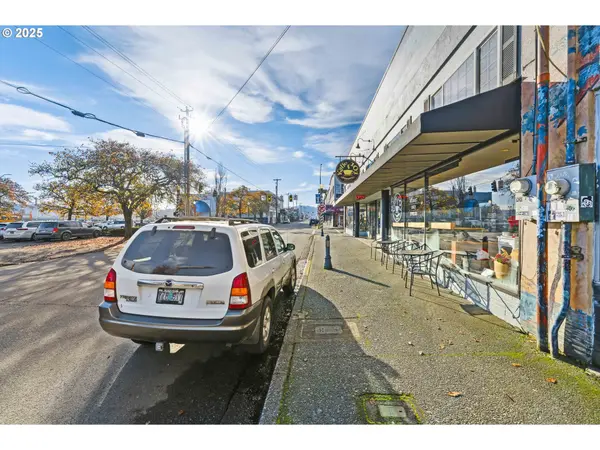 Coos Bay, OR 97420,171 S BROADWAY ST