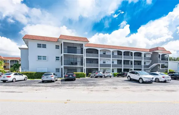 Pompano Beach, FL 33060,651 PINE DR #306