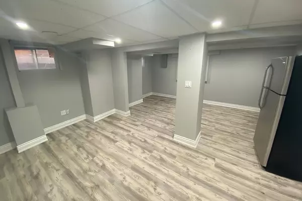 Niagara Falls, ON L2G 1V9,6954 Lundys LN #Lower