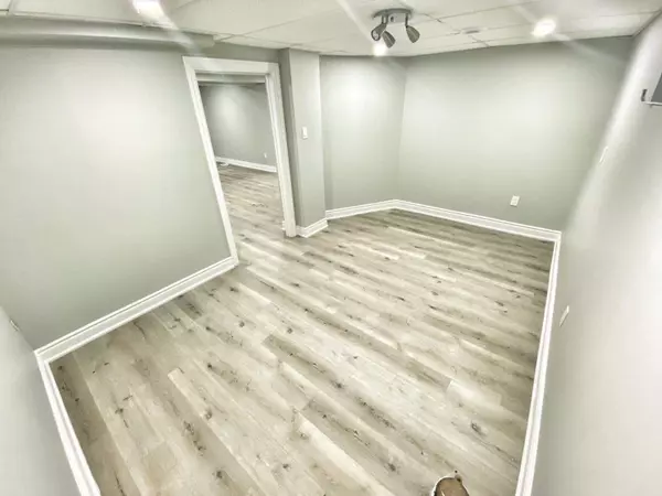 Niagara Falls, ON L2G 1V9,6954 Lundys LN #Lower