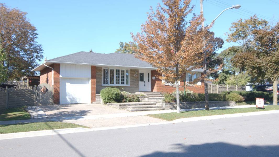 40 Carsbrooke RD, Toronto W08, ON M9C 3C1