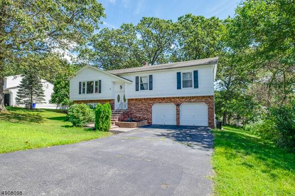 14 Ash Ln, Randolph Twp., NJ 07869