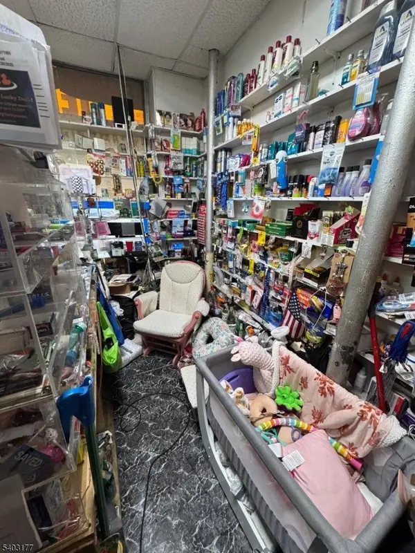 Bloomfield Twp., NJ 07003,369 Bloomfield Avenue