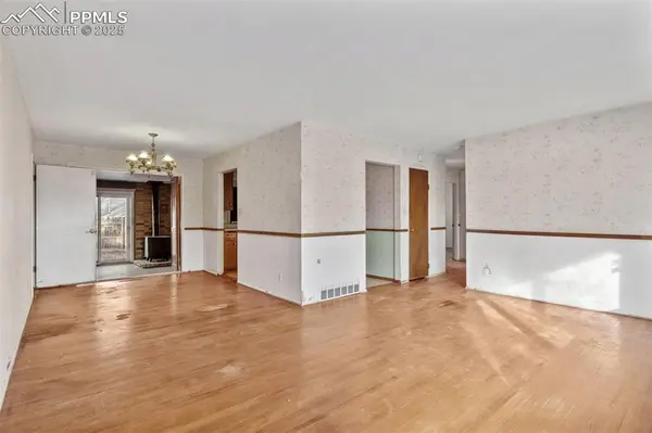 1522 Kingsley DR, Colorado Springs, CO 80909