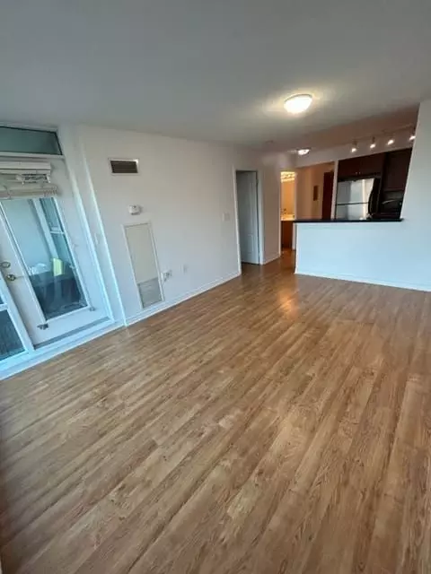 3840 Bathurst ST #408, Toronto C06, ON M3H 6C6