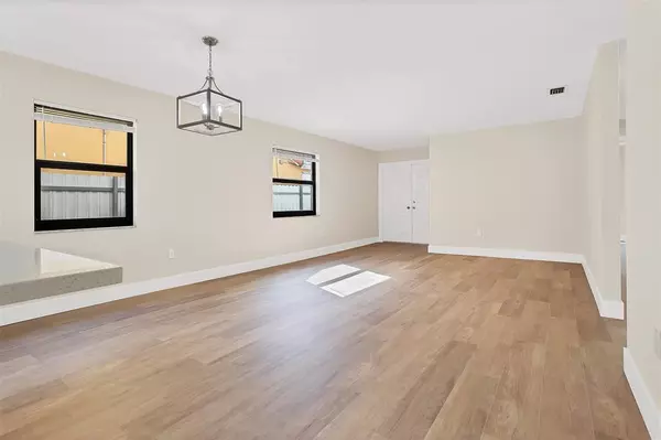 Miami, FL 33126,391 NW 58th Ave