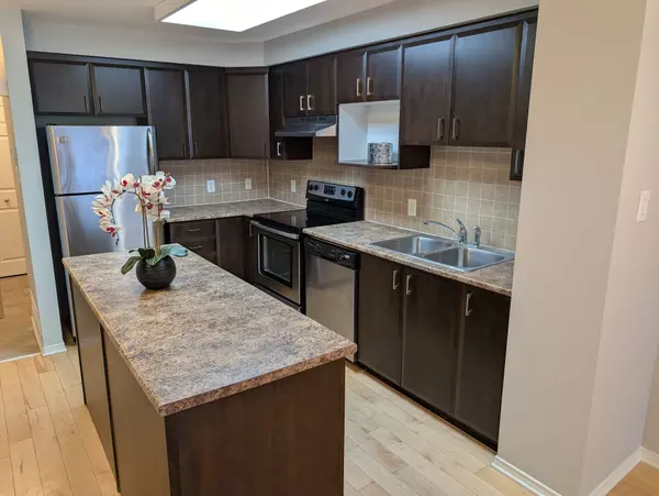 Blossom Park - Airport And Area, ON K1V 0Z4,149 Windswept Private