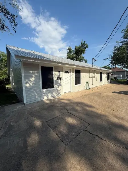 304 E Hickory Street #A, Kaufman, TX 75142