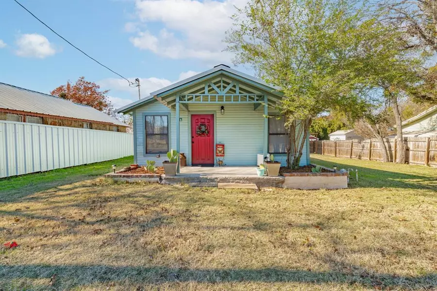 816 S Houston Street, De Leon, TX 76444