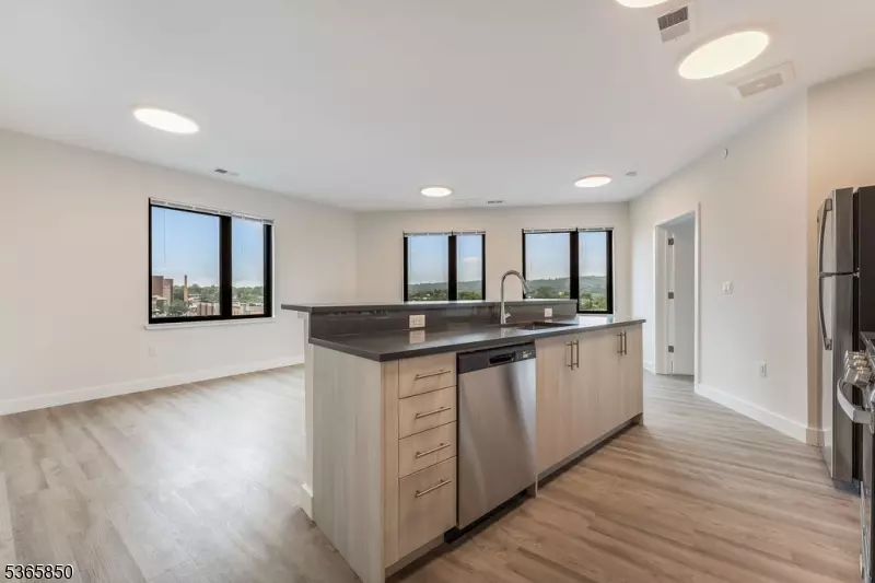 72 S Essex Ave #304, City Of Orange Twp., NJ 07050