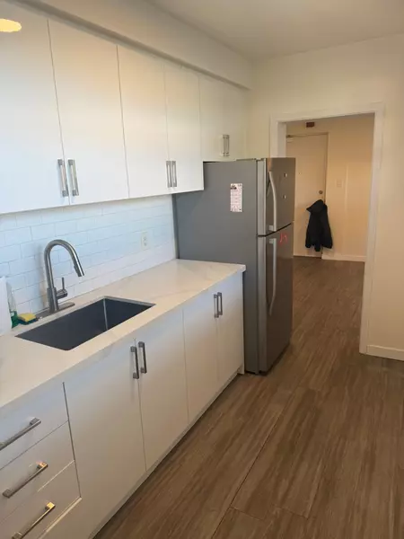 1 Ranstone GDNS #2, Toronto E04, ON M1K 2T3