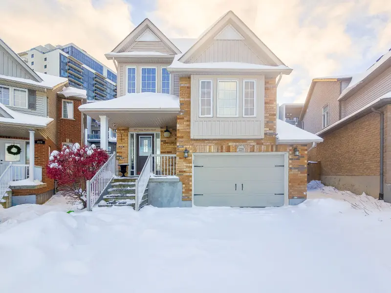 228 Sunny Meadow CT, Kitchener, ON N2N 3R3