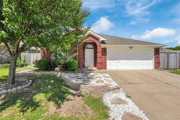 5900 Rising Meadow Drive,  Arlington,  TX 76018