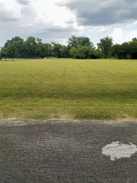 Groesbeck, TX 76642,725 Henderson Boulevard