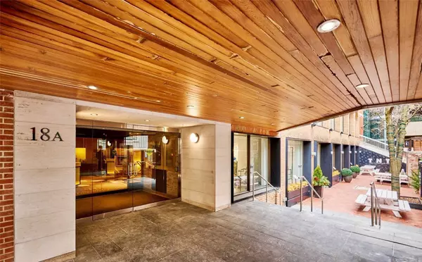 Toronto C02, ON M5R 2E2,18A Hazelton AVE #306