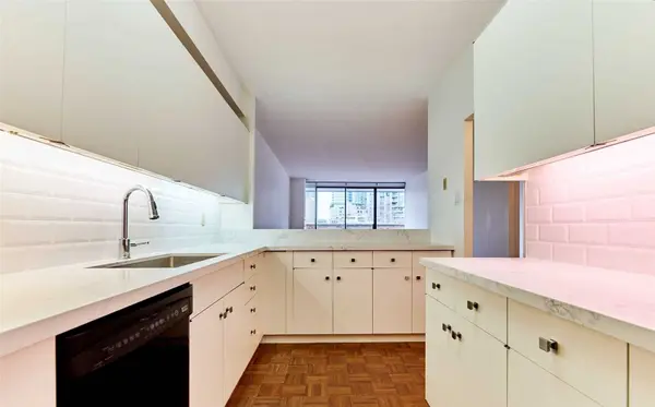 Toronto C02, ON M5R 2E2,18A Hazelton AVE #306