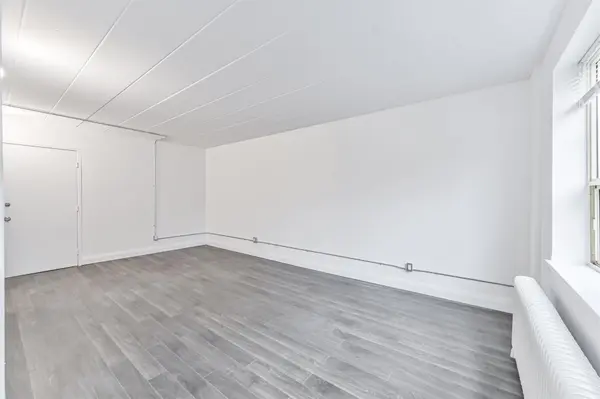 Toronto E03, ON M4J 2A1,325 Sammon AVE #207