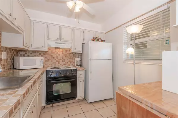 Lauderhill, FL 33313,4411 NW 16th St #305