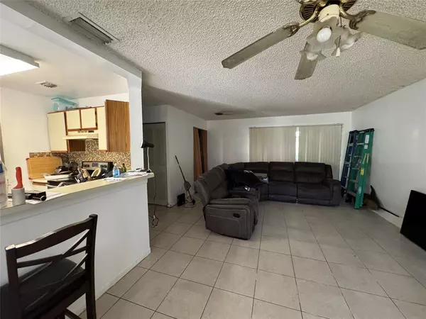 3429 NW 44th St #102, Lauderdale Lakes, FL 33309