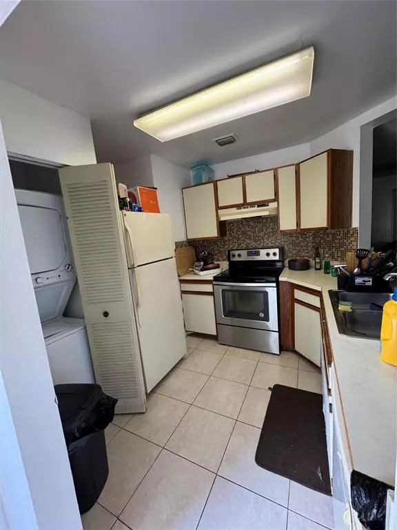 Lauderdale Lakes, FL 33309,3429 NW 44th St #102