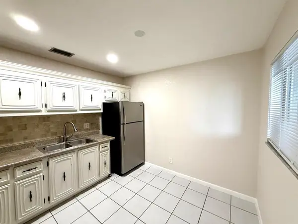 Lake Park, FL 33403,511 W Kalmia Dr #10