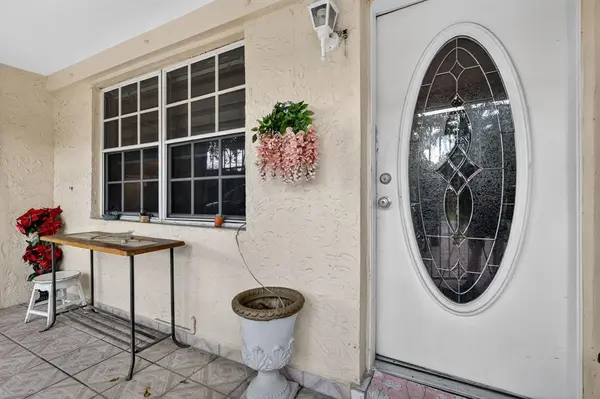 North Miami, FL 33161,641 NE 140th St