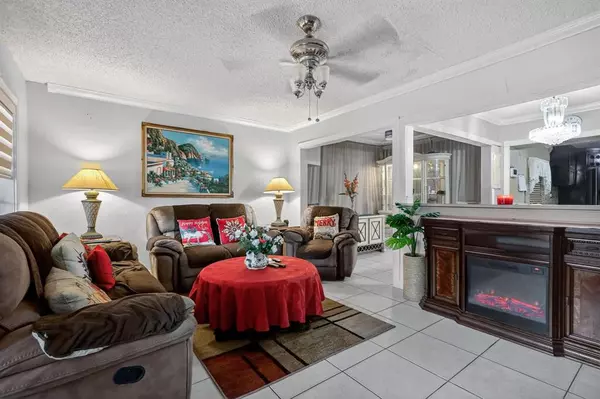 North Miami, FL 33161,641 NE 140th St