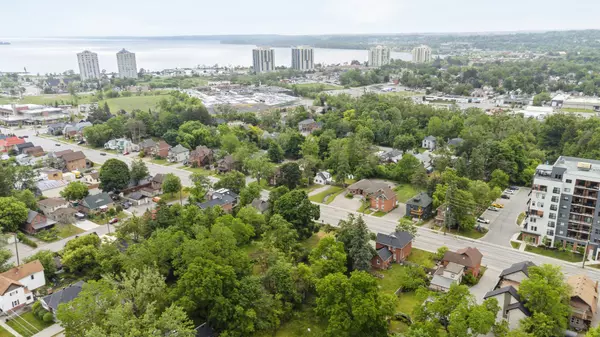 Barrie, ON L4N 1B6,226 Dunlop ST W