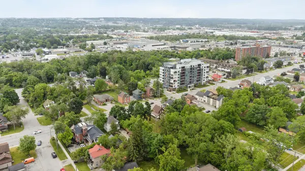 Barrie, ON L4N 1B6,226 Dunlop ST W