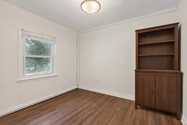 Hamilton, ON L0R 1H2,16 William ST